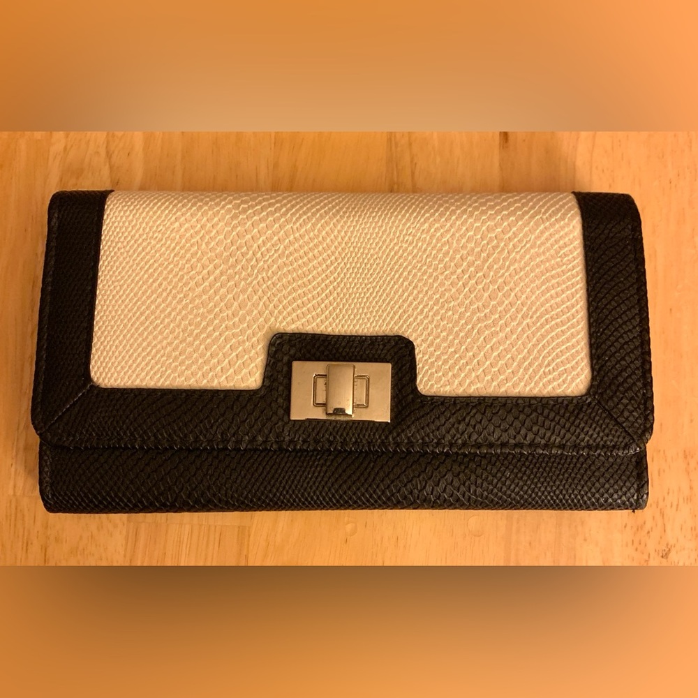 Hato Hasi Trifold Wallet